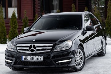 156KM Avantgarde Półskóra Grz. FOt Nav PDC AMG Line