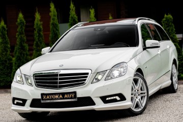 265KM AMG Pakiet Xenon LED Nav Panorama Grz. Fotele Tempomat Alcantara
